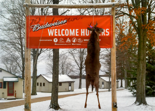 Curtis MI Hunting | Curtis Hunting | Curtis Michigan Deer Hunting Resort | Accommodations | Lodging